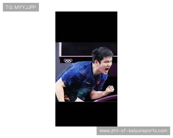 球迷直呼：樊振东红战袍造型，我可以看一百遍！，樊振东军照